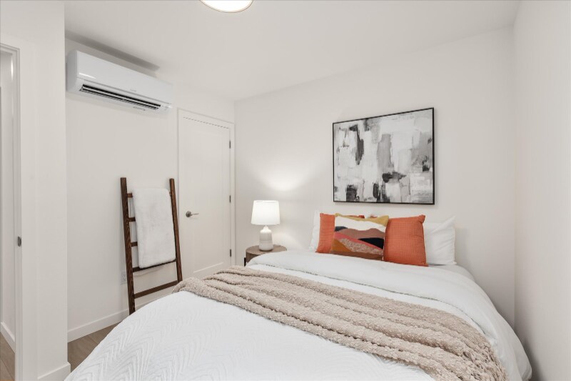 Building Photo - 2349 NE 127th St