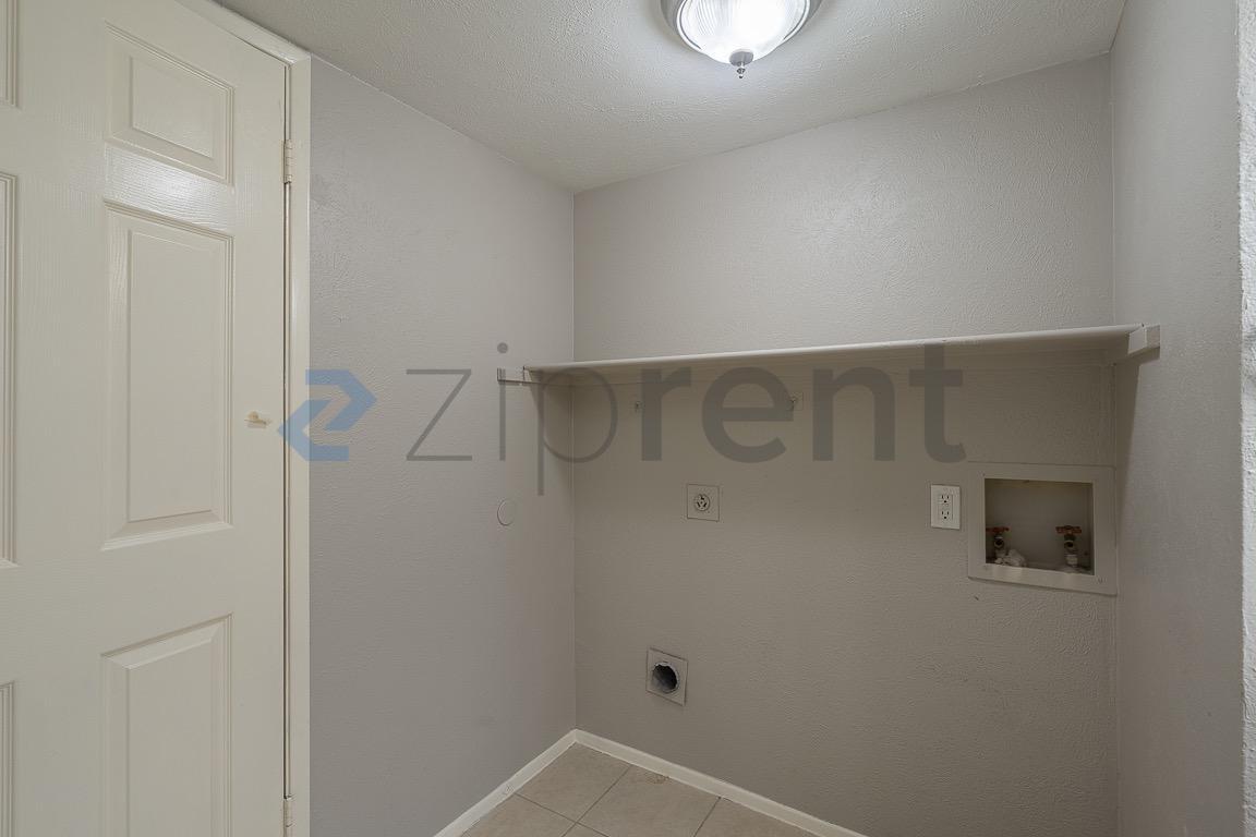 Building Photo - Unit