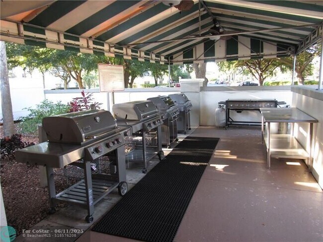 Building Photo - 3402 Bimini Ln