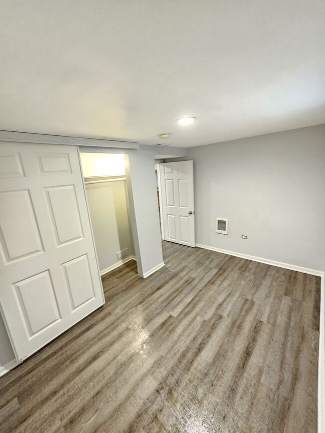 Building Photo - 2850 N Nordica Ave