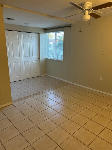 Master bedroom - 5400 W Calle Cayeus