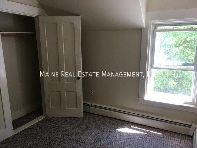 Building Photo - 15 Elm St