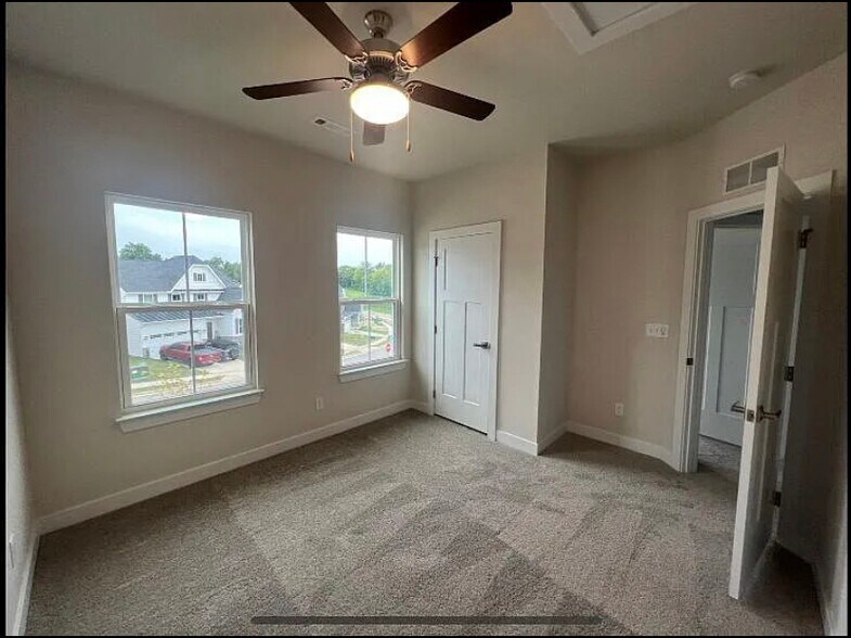 Building Photo - 8053 Warbler Way