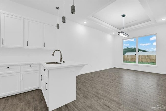 Building Photo - 1416 N Lookout Dr