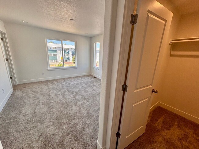 Building Photo - 3648 Byram Pt