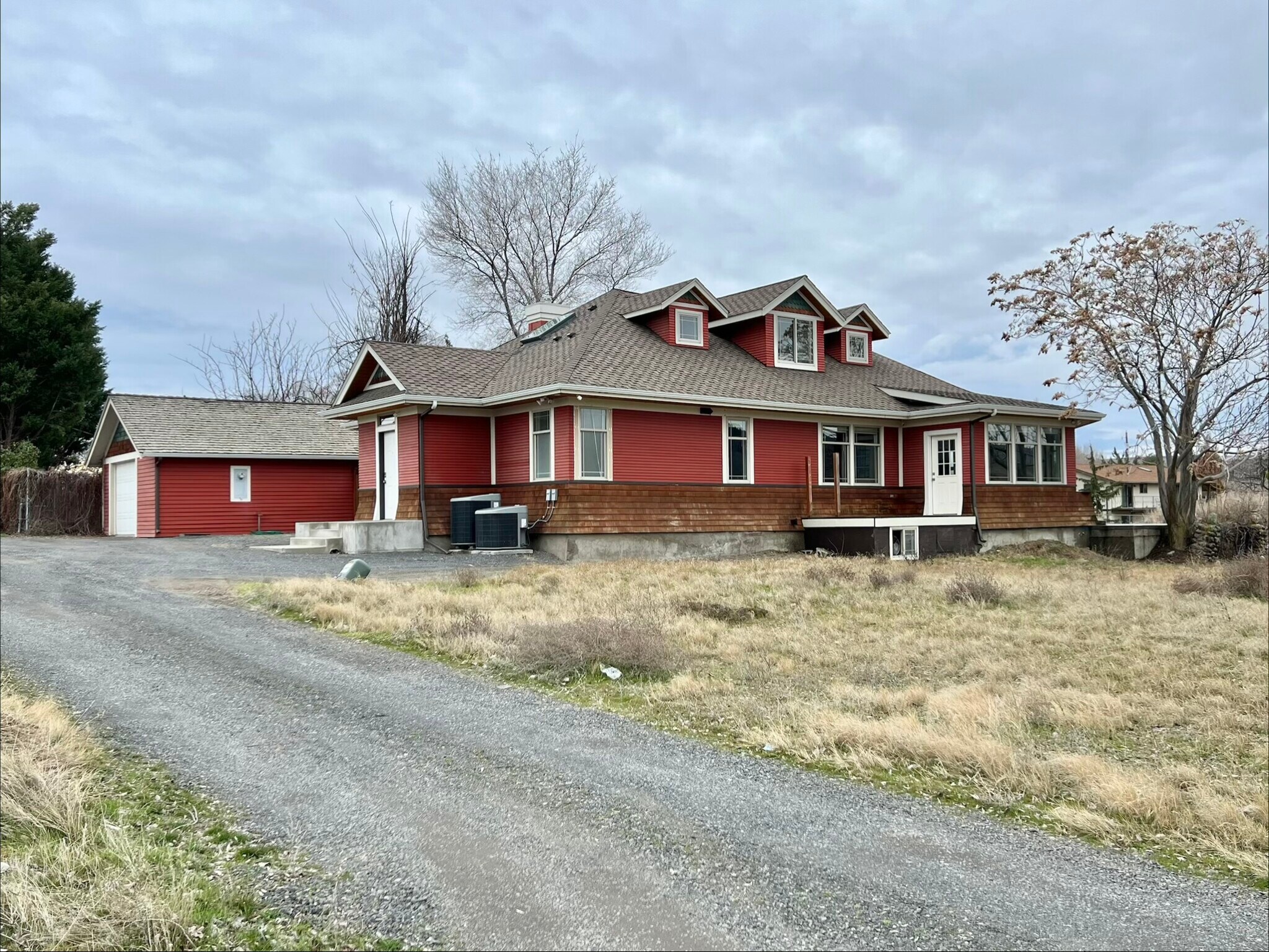 Back alley view / access and additional parking. - 24 Ash St N