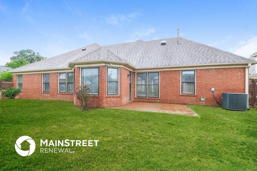 Building Photo - 9261 Sarsen Dr