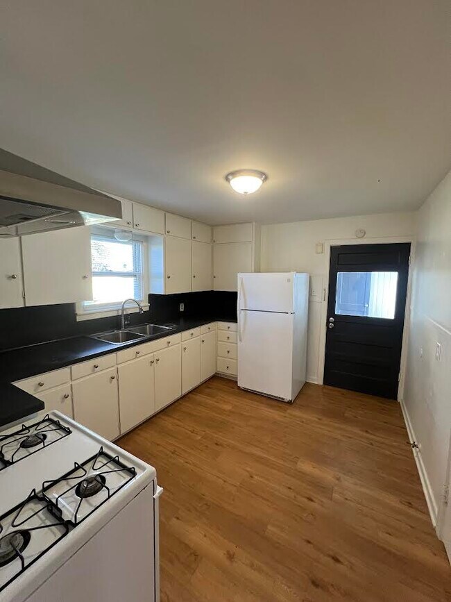 Building Photo - 100 North Ave E