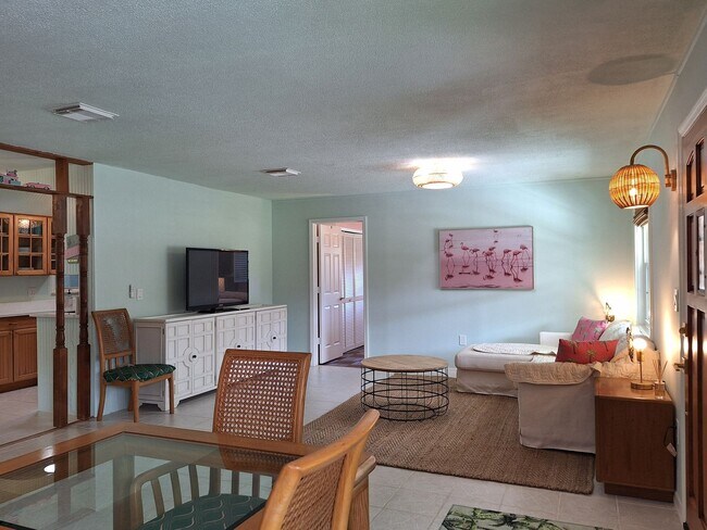 Building Photo - NEW SMYRNA BEACH MONTHLY WINTER RENTAL - P...