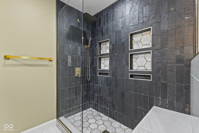 Building Photo - 721 E 23rd St