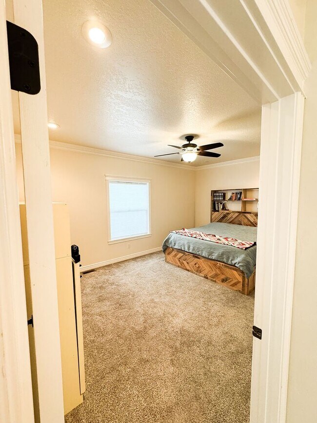 Building Photo - Beautiful Custom Home For Rent In Rexburg!