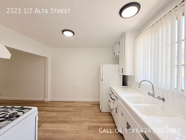 Building Photo - 2323 1/2 Alta Street-