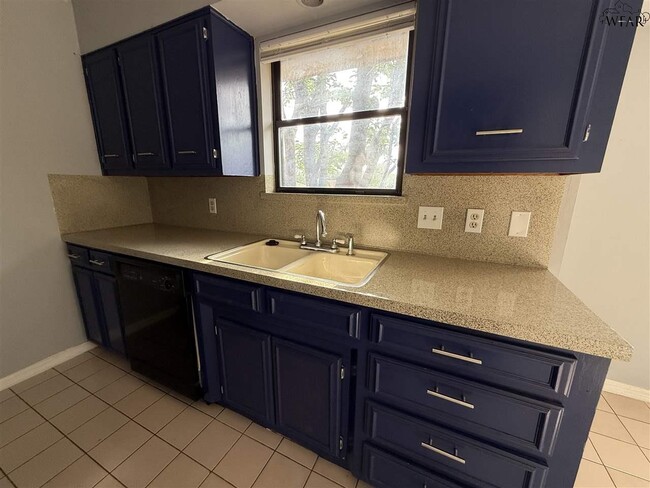 Building Photo - 5307 Hooper Dr