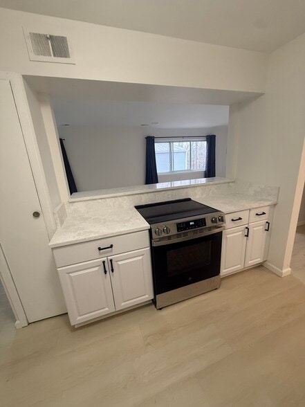 Building Photo - 509 E University Dr