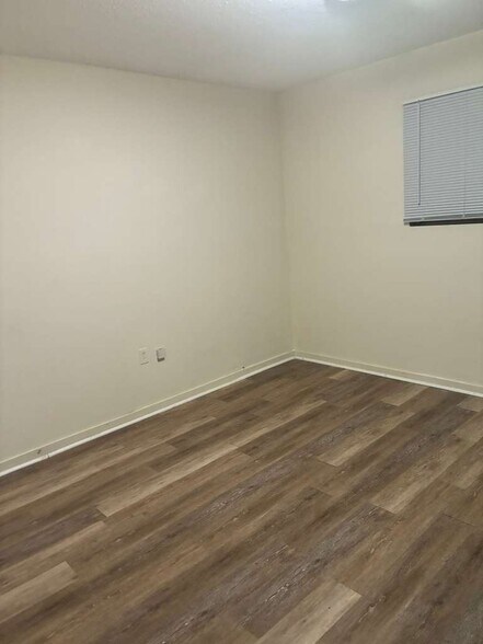 Building Photo - 228 Melrose Dr