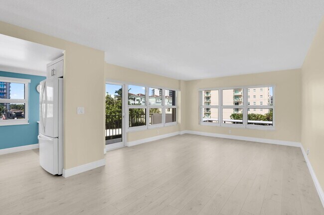 Building Photo - 405 N Ocean Blvd