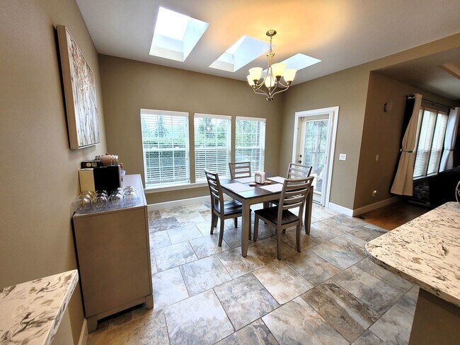 Building Photo - Beautiful Home in Desirable Geneva Neighborhood - 2700 sqft