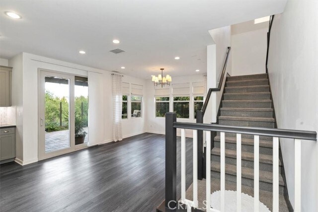 Building Photo - 55 Fuchsia