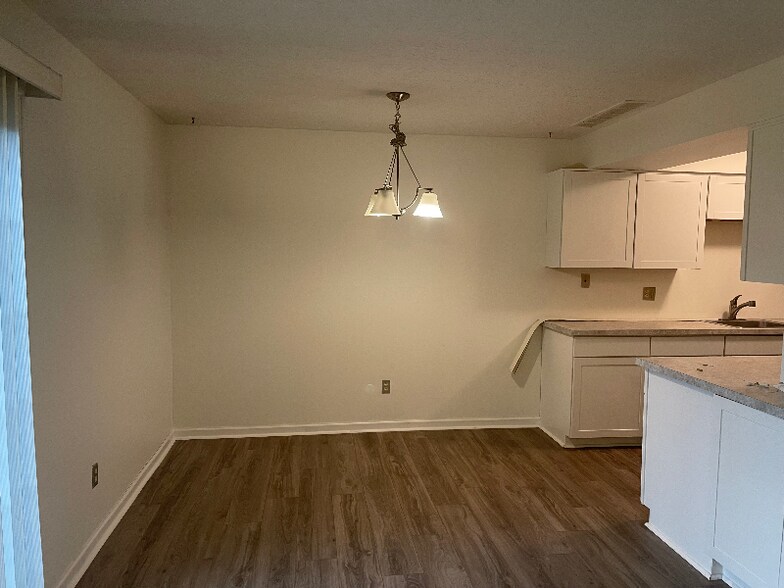 Building Photo - 13952 Oakbrook Dr