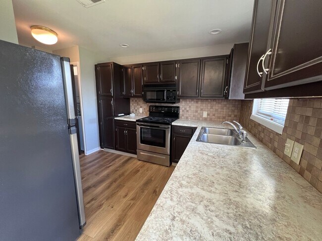 Building Photo - 01050 - Ardmore 2610-2612