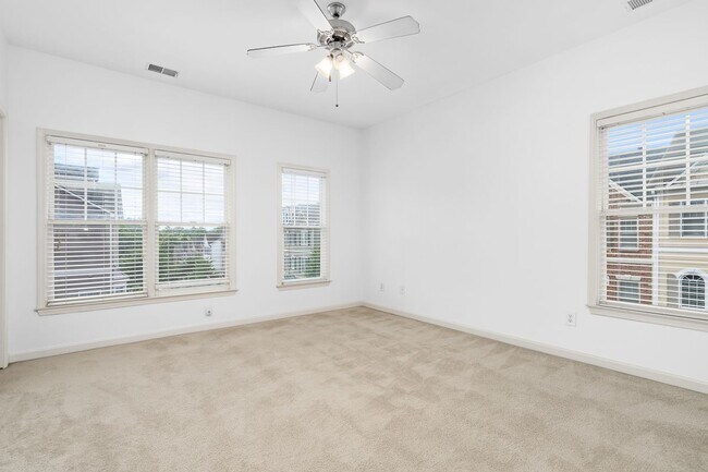 Building Photo - 2301 Marion Walk Dr SE