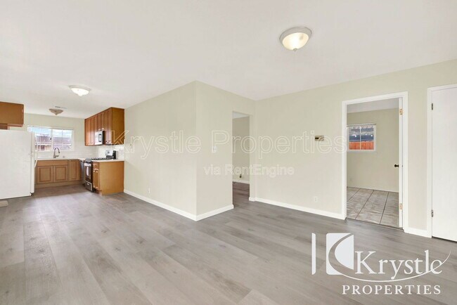 Building Photo - 126 Violet Dr