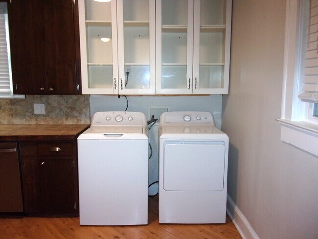 Building Photo - 738 Charlotte Ave