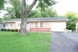 Building Photo - 1504 N 75 Dr