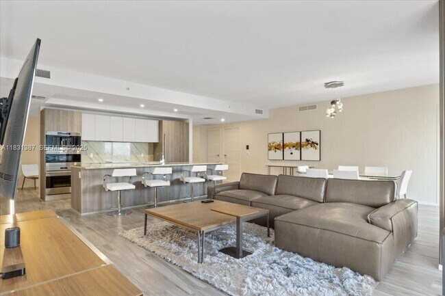 Building Photo - 801 S Miami Ave