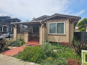 Building Photo - Recently Updated Home w/ Full Studio in th...