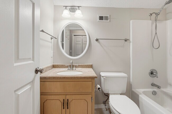 Building Photo - 855 Mande Ct