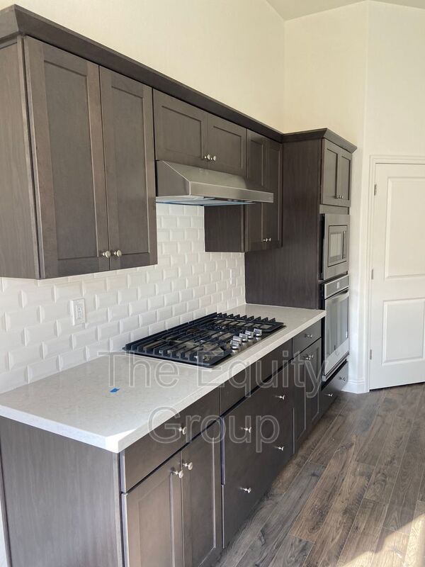 Building Photo - 1829 W Prescott Ave