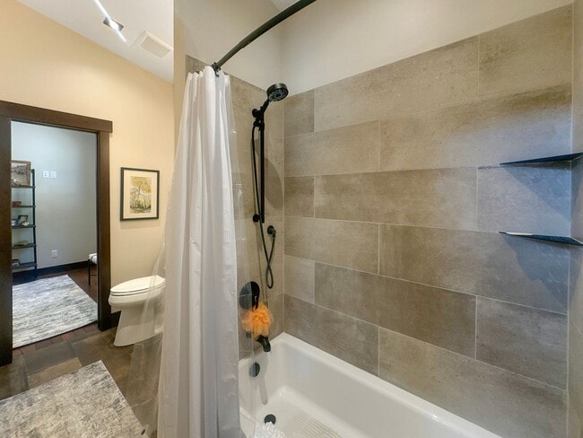 Building Photo - 3 Bed, brand new home with views of Quanda...