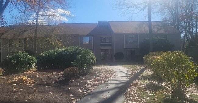 Primary Photo - 5 Thayer Pond Dr