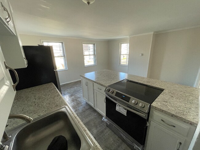 Building Photo - 116-118 S Main St