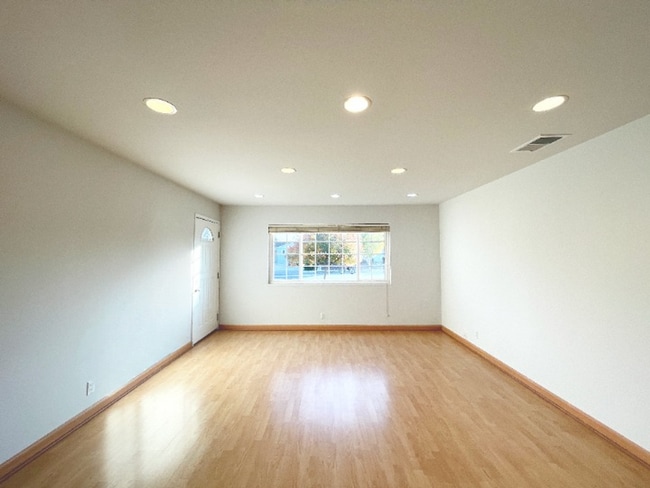 Building Photo - Charming 3-Bedroom Single-Family Home in Prime Cupertino Location