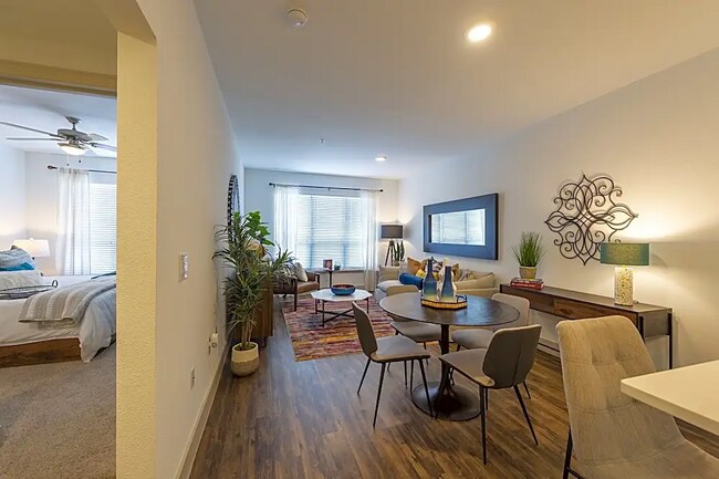 Building Photo - Perfect Space, Prime Location – 1 Bed in D...