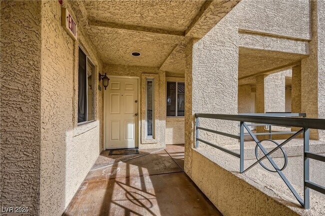 Building Photo - 270 E Flamingo Rd