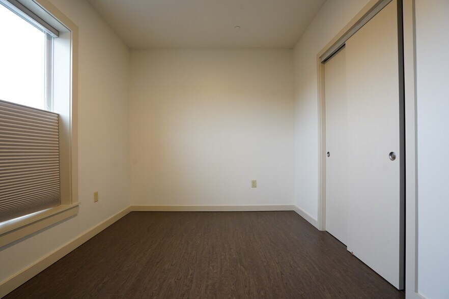 Building Photo - 400 Langley Rd