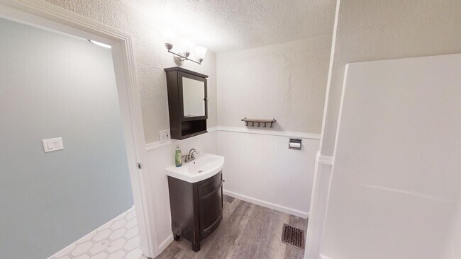 Building Photo - KJKLLC-Carlton Street