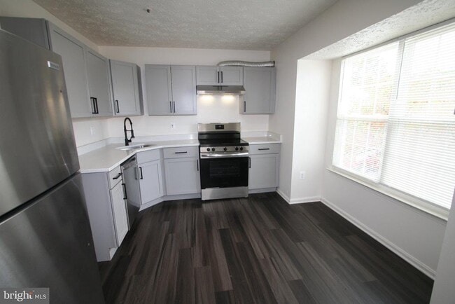 Building Photo - 124 Azalea Ct