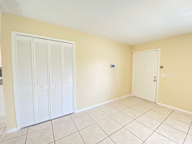 Building Photo - 3 Bed / 2 bath / 1 Car Garage Home with La...