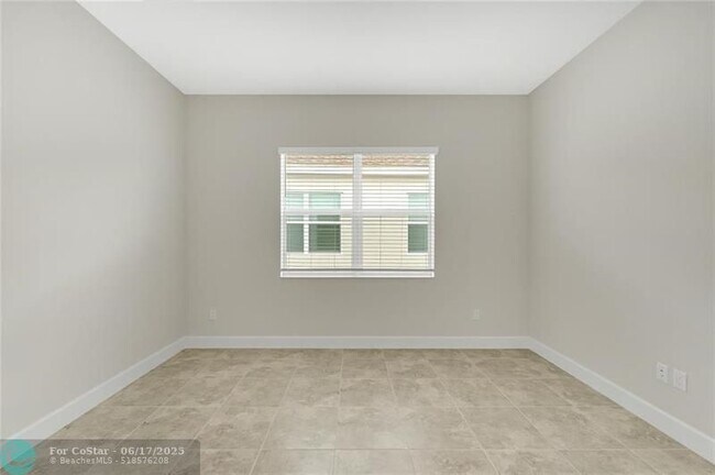 Building Photo - 14989 RedCove Pl