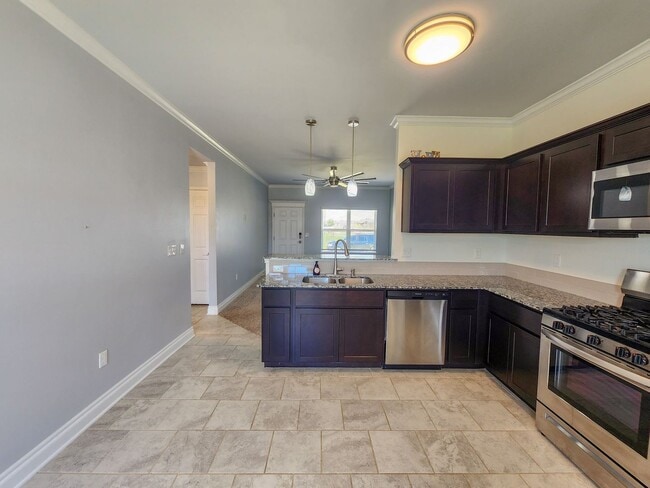 Building Photo - 3 bed, 2 bath home in Shawnee!