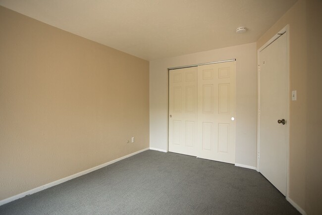 Building Photo - 604 Marine St