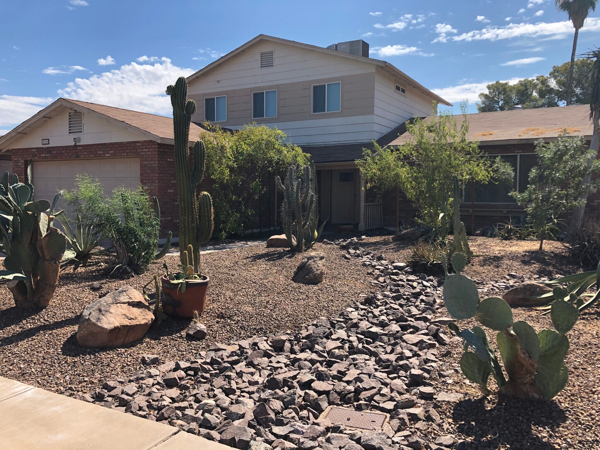 Building Photo - 2715 S Cottonwood