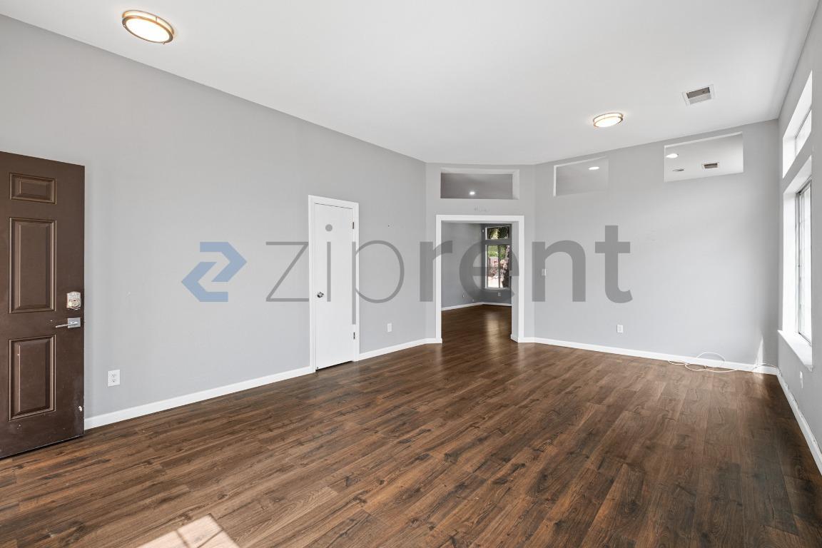 Building Photo - Unit