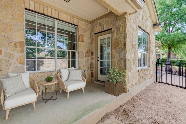 Building Photo - 16100 S Great Oaks Dr