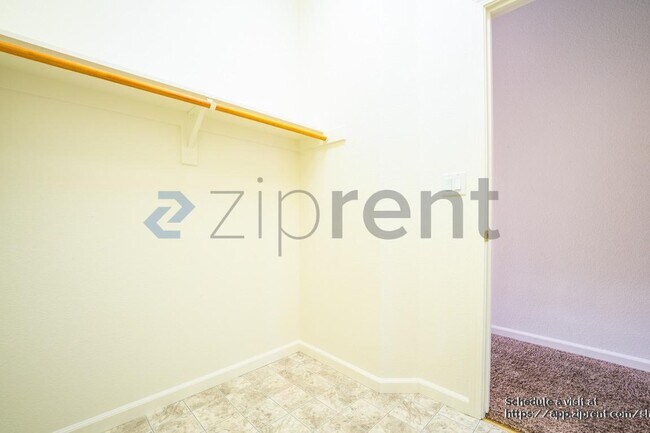 Building Photo - 100 Canterbury Ct