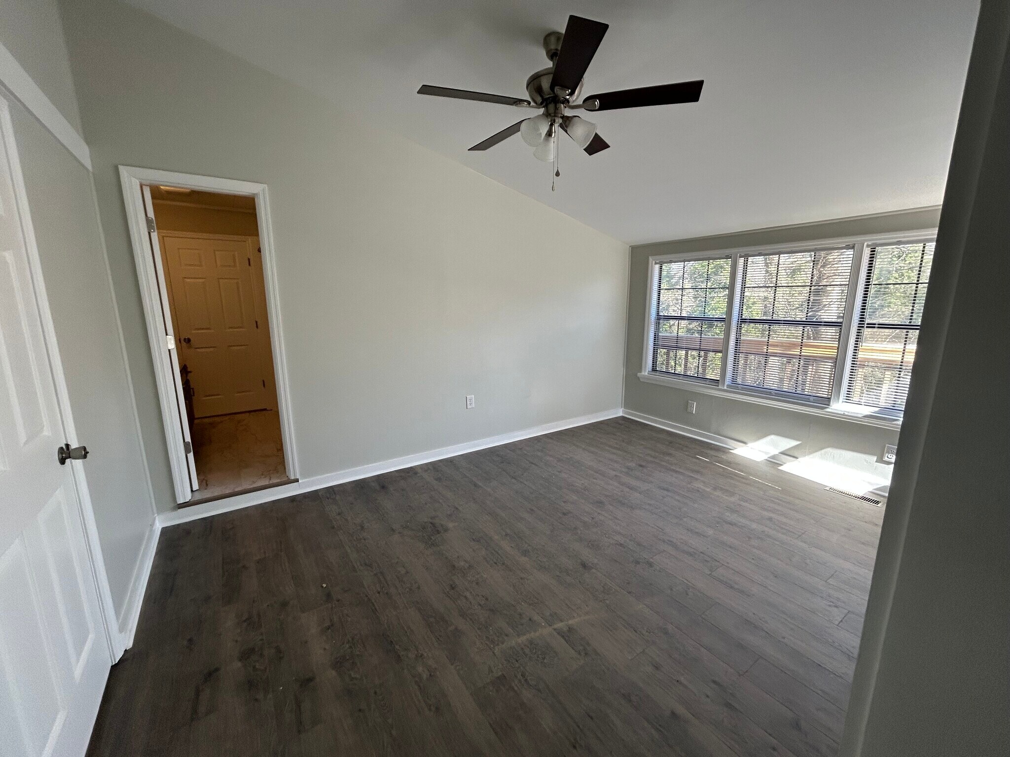 Building Photo - 600 Villard Dr